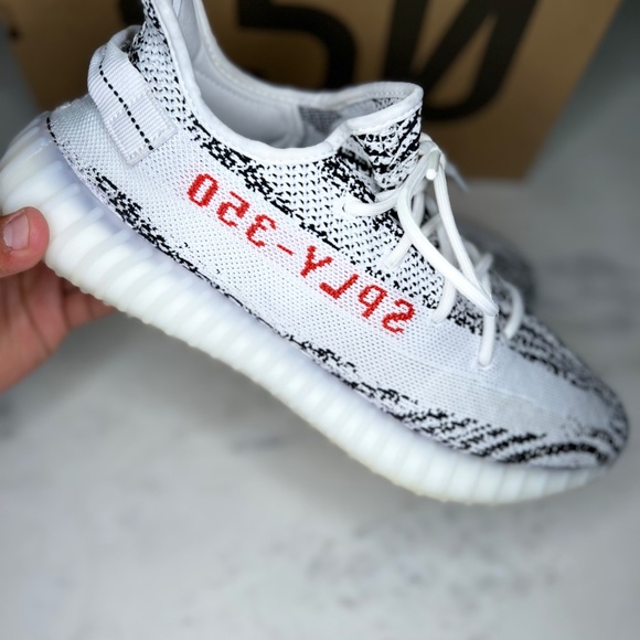 Adidas Yeezy Boost V2 Zebra White Black Red CP9654 Mens size 11.5 NW